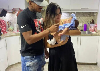 Héctor Bello and wife Andrea Bello with baby in Instagram photo