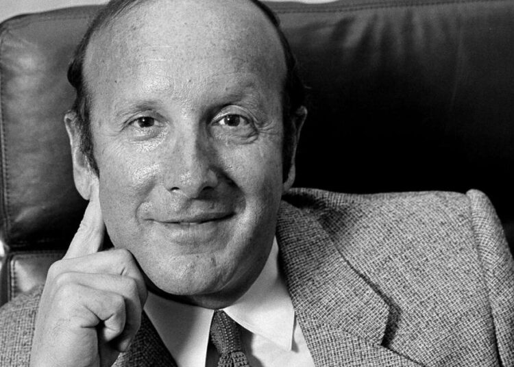 Star-maker Clive Davis honored at funeral that draws Bruce Springsteen, Dionne Warwick and others | Entertainment