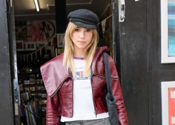 Suki Waterhouse is giving “Disney Channel high school villain" on her latest pap walk