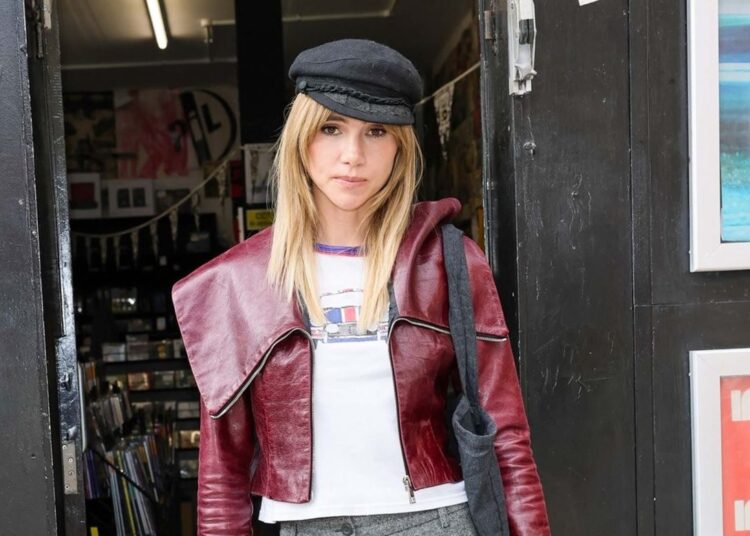 Suki Waterhouse is giving “Disney Channel high school villain" on her latest pap walk