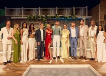 summer house  season10  pictured lr ben waddell, bailey taylor, mia calabrese, ciara miller, lindsay hubbard, kyle cooke, amanda batula, carl radke, jesse solomon, kj dillard, dara levitan  photo by clifton prescodbravo