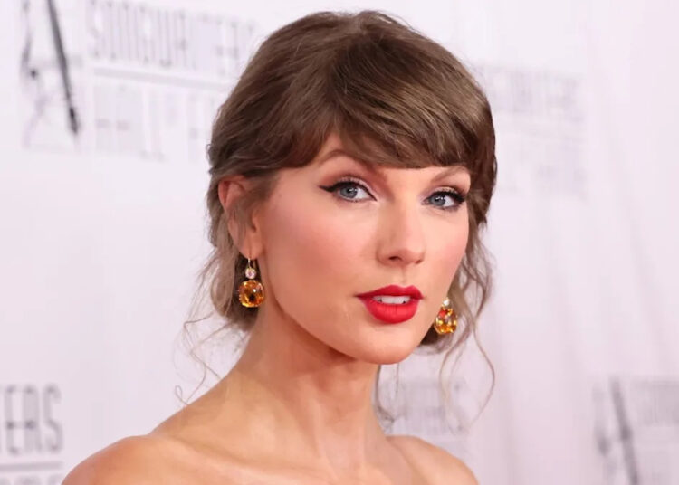 Taylor Swift Booed at Concert as She Faces Backlash for Her ‘Rude’ Jeff Bezos-Like Wedding—’Why Should My Day Be Harder?’