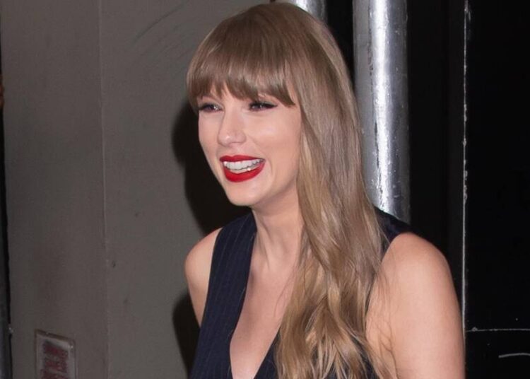 Taylor Swift and Randy Newman perform special duet at Toy Story 5 premiere
