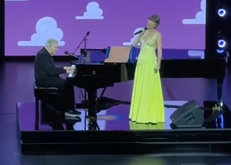 Taylor Swift brings out Oscar-winning legend for rare, emotional “Toy Story” performance that might make you cry