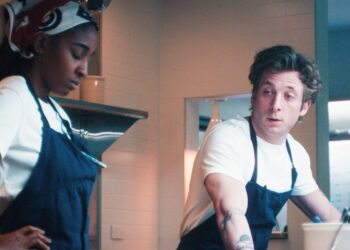 Ayo Edebiri and Jeremy Allen White