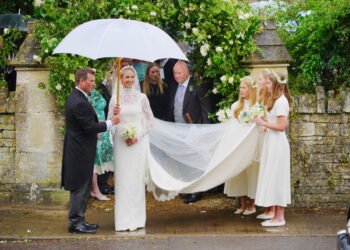 UK royal family gathers for Peter Phillips' wedding to nurse Harriet Sperling