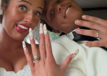 Venezuela Fury and husband Noah Price showing off their matching wedding rings.Credit: Venezuela Fury/Instagram