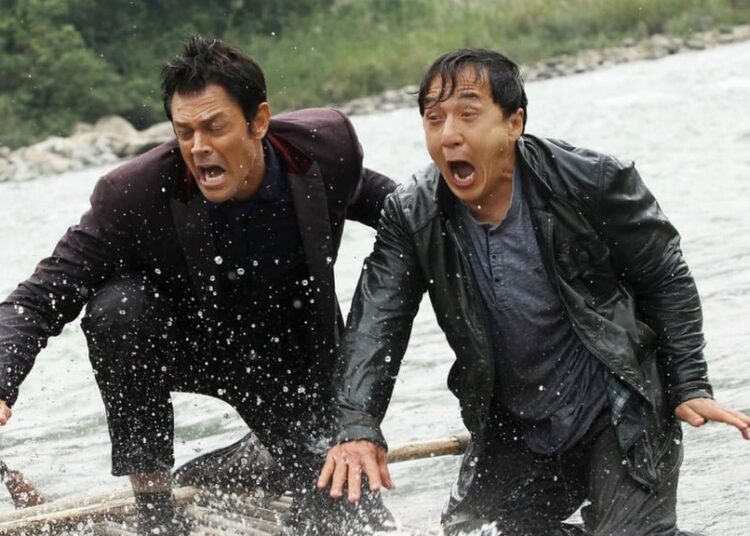 Johnny Knoxville and Jackie Chan in a still from Skiptrace (2016).