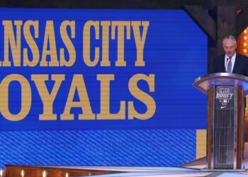 What are early mock drafts saying about the Royals?