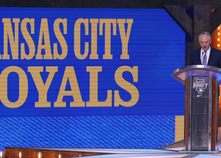 What are early mock drafts saying about the Royals?