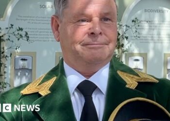 Greencoat Ian Robinson at Royal Ascot performing the their special salute