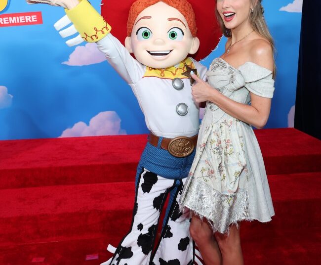 LOS ANGELES, CALIFORNIA - JUNE 09: (EDITORIAL USE ONLY. NO STANDALONE PUBLICATION USE. NO SPECIAL INTEREST OR SINGLE ARTIST PUBLICATION USE; NO BOOK USE) Taylor Swift attends the Toy Story 5 Los Angeles World Premiere at Dolby Theatre in Los Angeles, California on June 09, 2026.