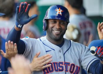 Yordan Alvarez has historic night as Astros outlast Royals - Field Level Media - Professional sports content solutions