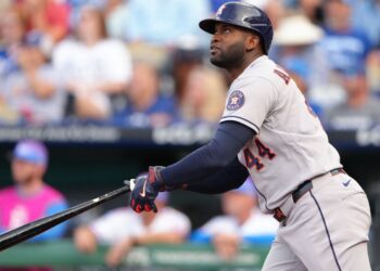 Yordan Alvarez hits grand slam, 2-run HR in 1st inning at Royals