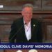 Bruce Springsteen honors music legend Clive Davis