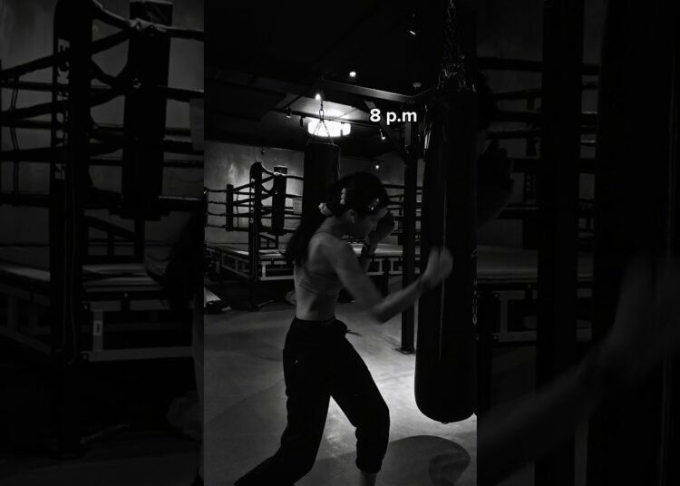 art🎨/boxing🥊 Same day. Different routine.#artist #boxing  #shadowboxing #transformation #lockedin