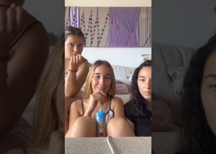 Routines🎉💕 girls gossip podcast in bed👭🏃‍♀️👀🥰