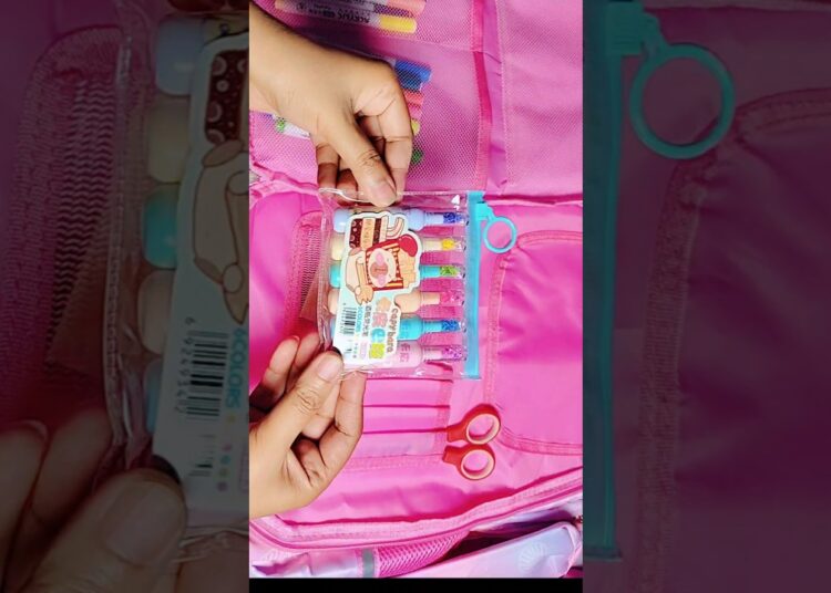 pack an artist bag with me #foryou   #artist #shorts #artistsharing @letsdodrawingandmore567