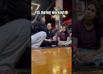 that mid gossips between workout😂 #likeandsubscribe #youtubeshorts #gym #funny #viral