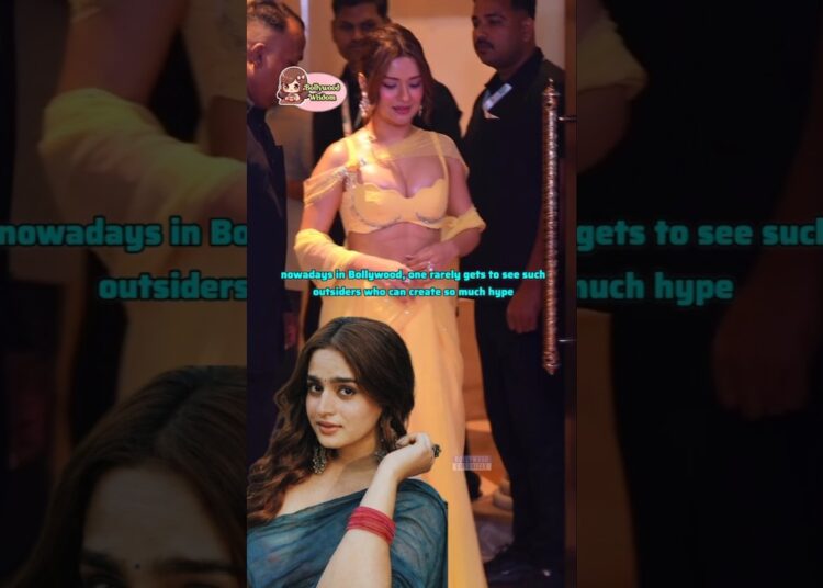 oops moment 😱 #bollywood #gossip #bollywoodwisdom #tvactor #laughterchefs #ayeshakhan #biggboss