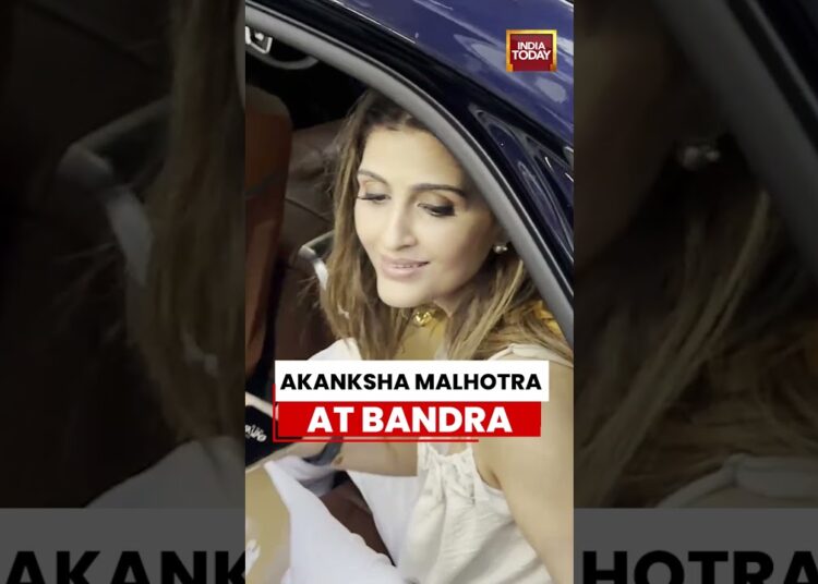 Akanksha Malhotra At Bandra | Actress’ Latest Mumbai Appearance #celebrity