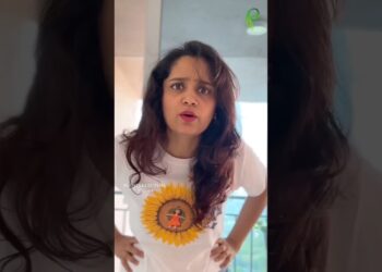 2 crazy Gadgets for Artists🙀  #diy​ #art​ #craft​ #trending​ #shorts​ #viral​ @PaintellectualPriyA
