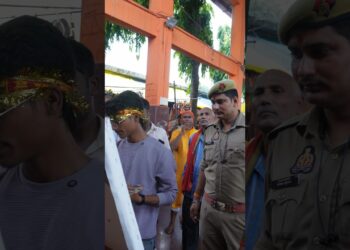 Aise me Painting kaise hoga 😏 #livepainting #24hours #durgapuja #painting #viral #shorts