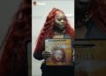 #LadyLava gives #LaurynHill her flowers 🙌🏾 💐 #diggin #trending #music #rnb #reggae