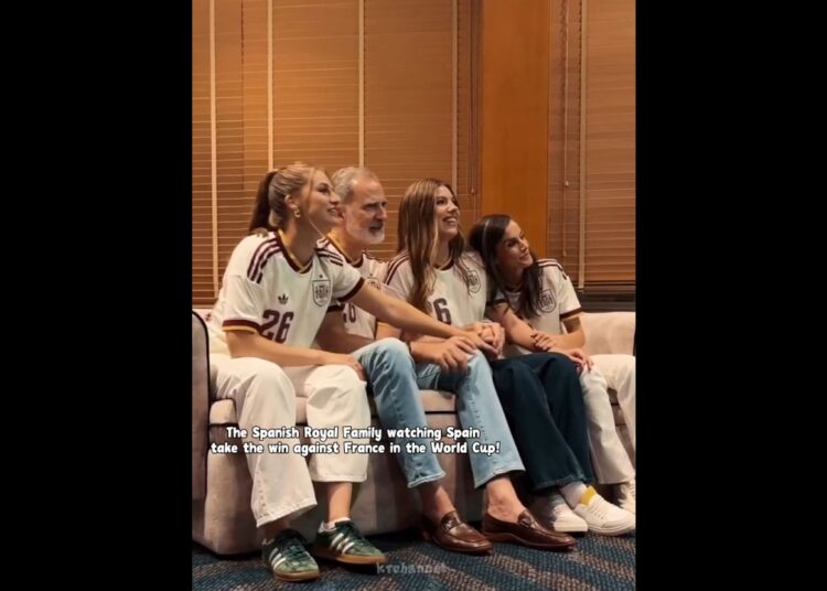 SPAIN WINS! The Spanish royal family’s excitement watching the World Cup last night😄🤍#spain