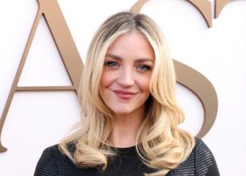Abby Elliott News - Us Weekly