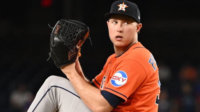 Astros trade relief pitcher to Royals for prospect