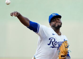 Avila and Loftin power the Royals to a 3-2 win over the Giants