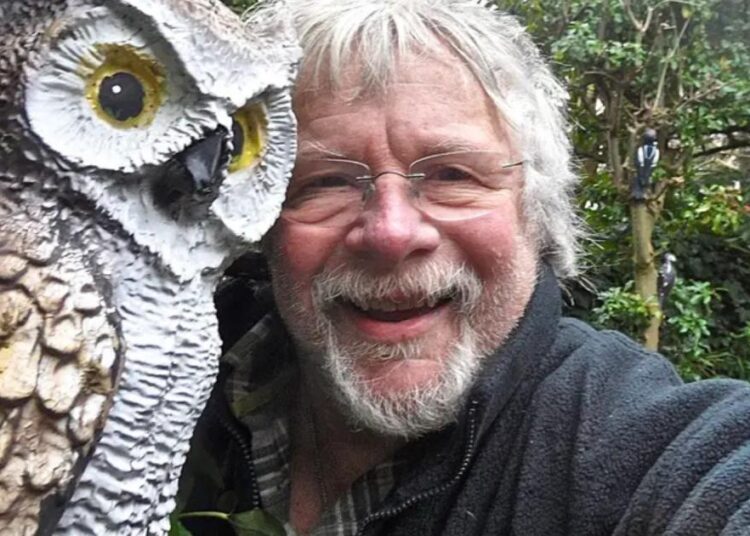 Bill Oddie, wildlife presenter and comedian, dies aged 85