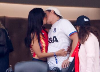 Ines de Ramon and Brad Pitt
