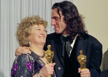 "My Left Foot" stars Brenda Fricker, winner of Oscar for best supporting actress, and Daniel Day Lewis, winner of Oscar for best actor, at the 62nd Annual Academy Awards in Los Angeles, March 26, 1990. (AP Photo/Bob Galbraith, File)