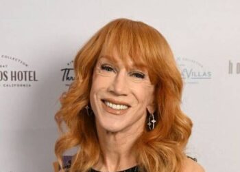 Comedian, 65, launches relationship with 22-year-old - Celebrity News - Entertainment