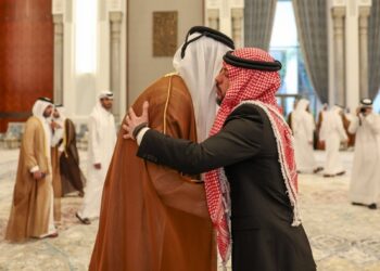 Crown Prince extends condolences to Qatar emir over passing of Sheikh Hamad