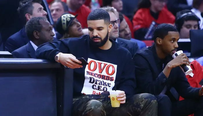 Drake breaks the internet with new photo dump