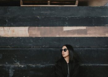 Dream Pop Artist Eau the Music Finds Hope in Silence on New Single "In This Silence," Announces Debut Album 'Light in the Dark'