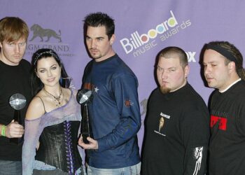Evanescence References 2003 and 2006 Albums in New Song, 'Forever Without You'
