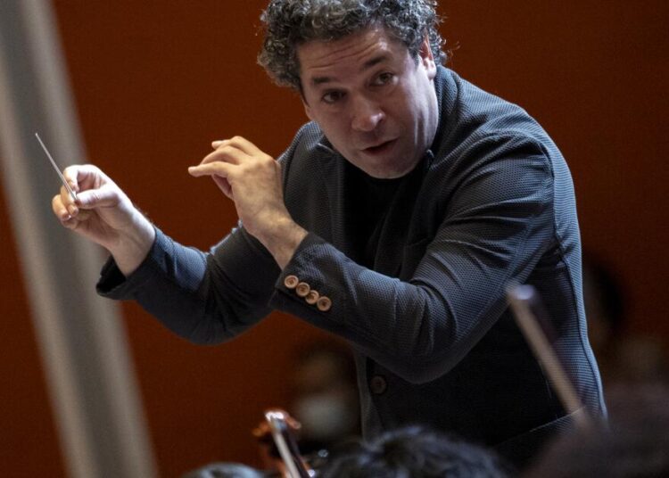 Gustavo Dudamel sets Hollywood Bowl concert to benefit Venezuela