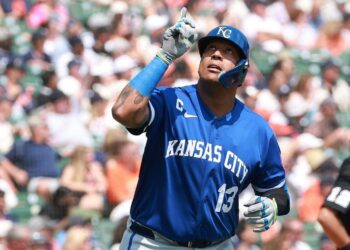 HAIL THE KING: Royals’ Salvador Perez surpasses Brett on team’s all-time HR list