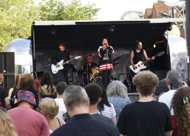 Hundreds attend Summer Sounds Crawley music event