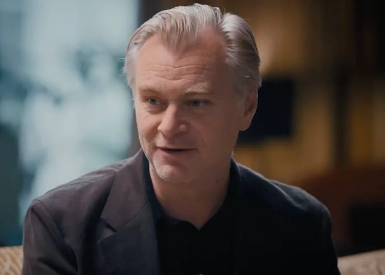 Christopher Nolan being interviewed on HugoDécrypte.