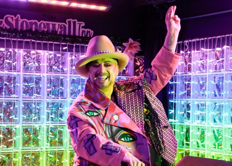 'If you’re ever confused: I stand with the Jews,' Boy George sings in new pro-Israel song