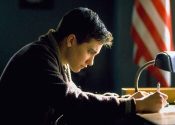 Jake Gyllenhaal studying at his desk in October Sky