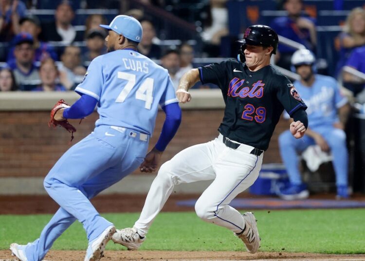 Jared Young ignites 5-run eighth as Mets beat Royals 6-2
