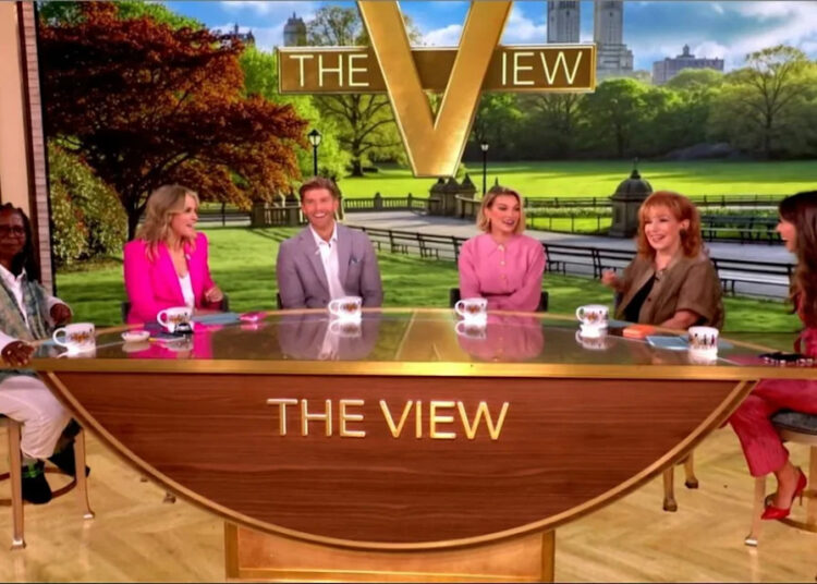 'The View' cohosts with 'Summer House' starsCredit: ABC