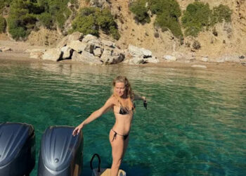 Kate Hudson wore a tiny black string bikiniCredit: Kate Hudson/Instagram
