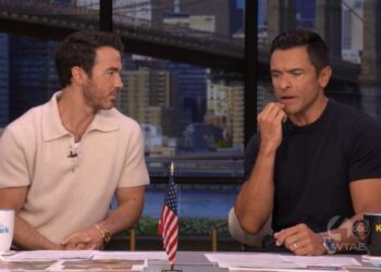 Mark Consuelos explains Kelly Ripa’s painful oral surgery to Kevin Jonas on ‘Live’Credit: ABC